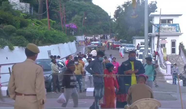 J-K: Devotees Queue Up At Shri Mata Vaishno Devi Shrine In Katra