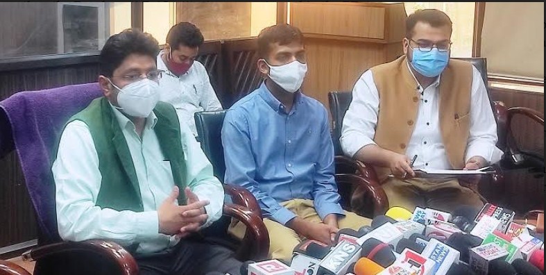 Div Com Jammu urges people to adopt Covid appropriate behaviour, follow SOPs