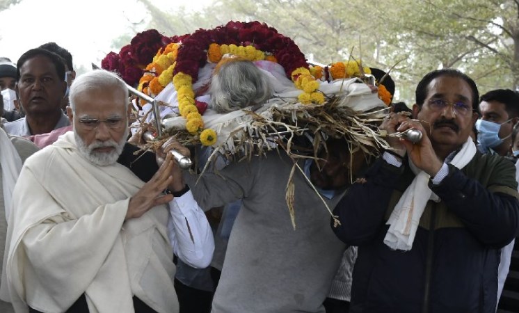 PM Modi performs last rites of his mother in Gandhinagar