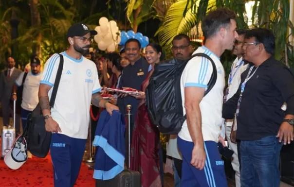 India, England teams arrive in Cuttack for 2nd ODI, fans give rousing welcome