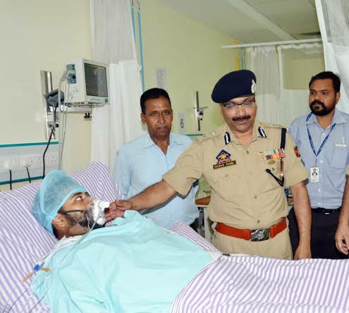 DGP visits Army Hospital to enquire about health of injured, SHO shifted to Delhi 