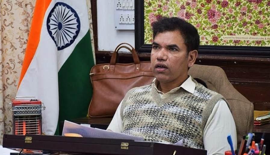 Div Com Kashmir reviews progress on transit accommodation for Migrant Employees