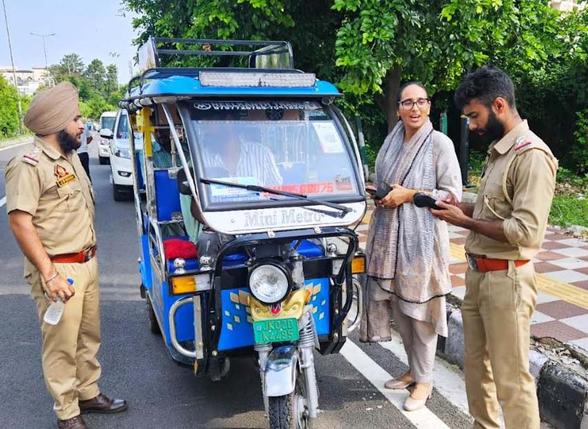 RTO Jammu suspends 153 DLs, issues notices to 403 traffic violators 