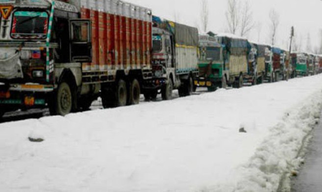 No relief for people of Kashmir as Srinagar-Jammu highway remains shut