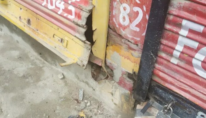 5 arrested for looting over dozen shops in J-K''s Banihal town