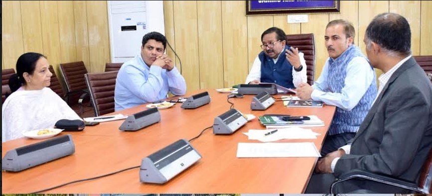 Dheeraj Gupta reviews progress on Mission LiFE in J&K