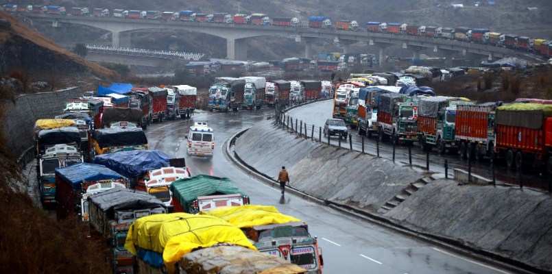2 youth found dead in stranded vehicle on Srinagar-Jammu highway