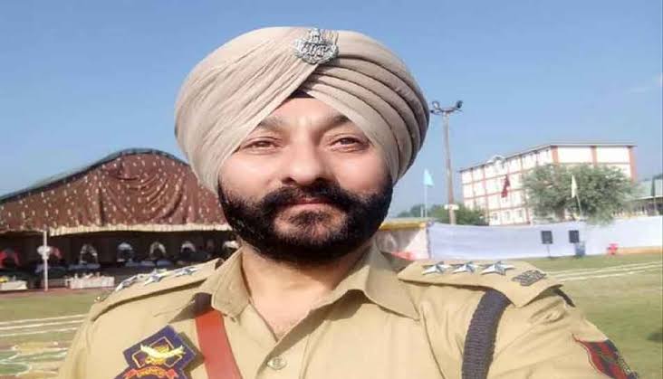 Suspended cop Davinder Singh shared 'sensitive' info with Pak High Commission: Officials