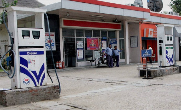 Authorities order rationing of fuel in Kashmir, warn against overcharging