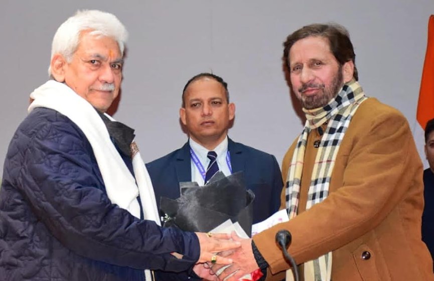 Lt Governor meets Other Backward Classes delegation at Raj Bhawan Srinagar