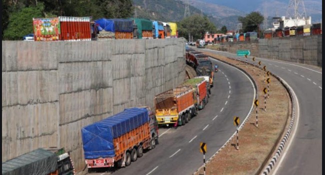 Traffic resumes on Srinagar-Jammu highway after COVID-19 curfew