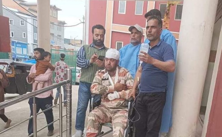 Mehbooba Mufti’s escort vehicle meets with accident, ITBP jawan injured