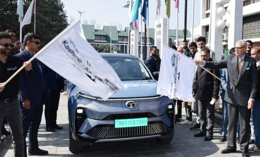 CM Omar Abdullah flags off K2K EV Drive from the SKICC