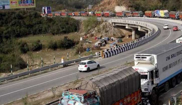 Traffic resumes on Srinagar-Jammu highway; Leh, Mughal roads also open