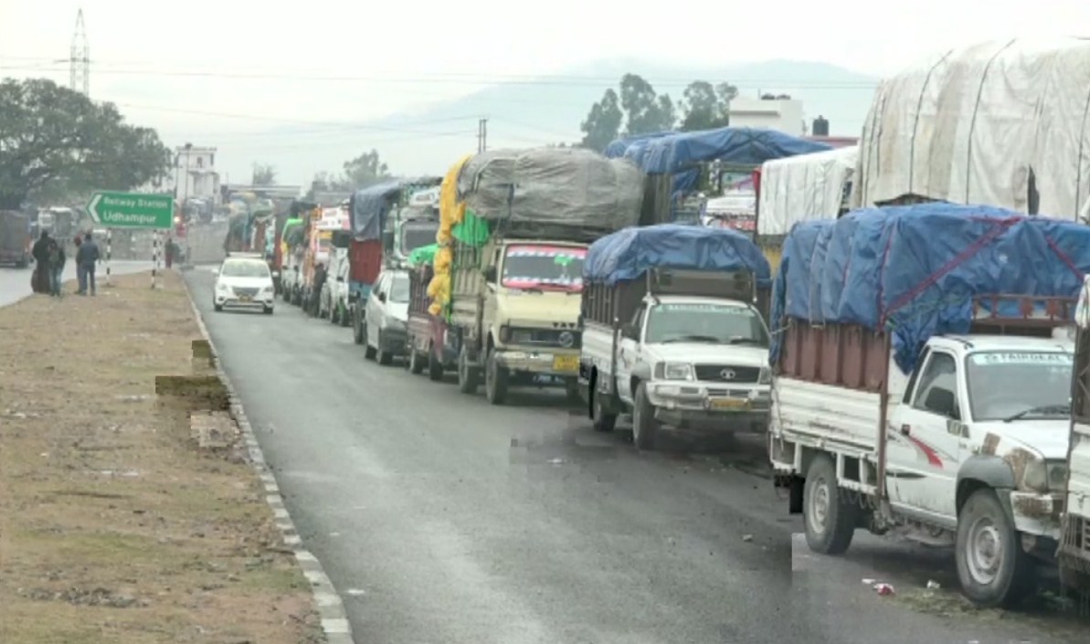 J&K: NH-44 Closed Due To Heavy Snowfall