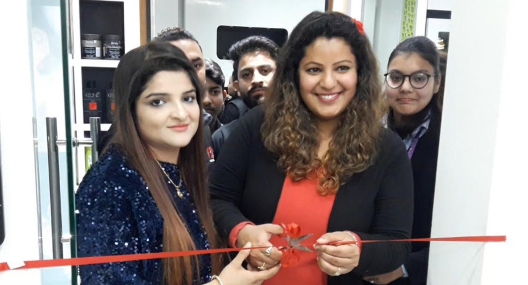 Famous makeup artist Dr. Shelly give beauty tips & aware Self Makeup in One Day Workshop