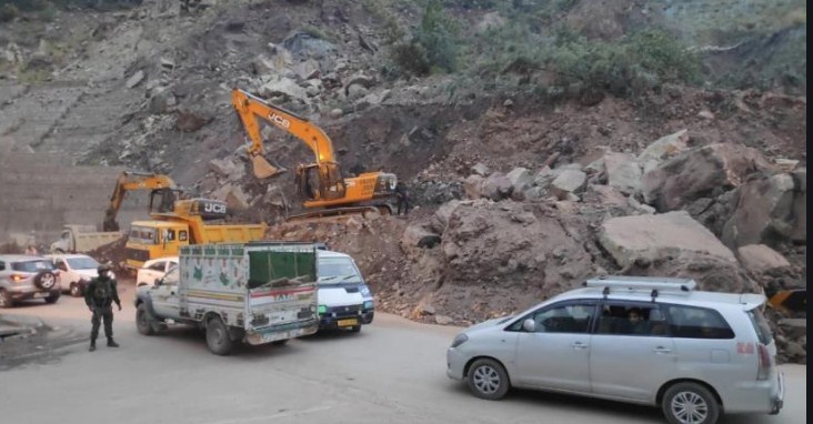 Three killed as two load carriers fall into gorge on Jammu-Srinagar National Highway