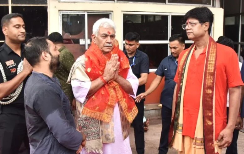 LG Sinha visits Guwahati, offers prayers at Kamakhya temple
