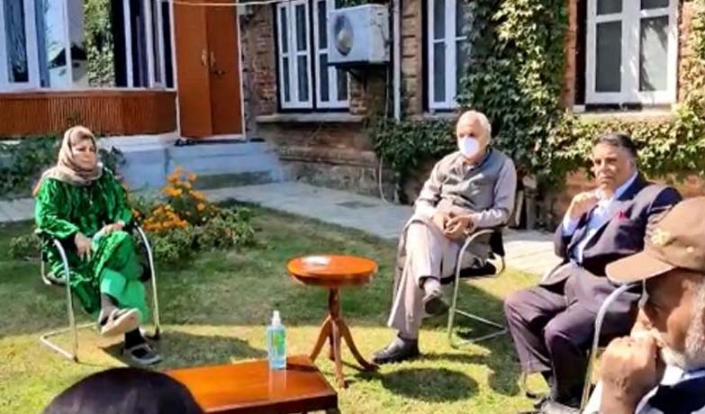 In first appearance post release, Mehbooba Mufti seen chairing meeting with party leaders