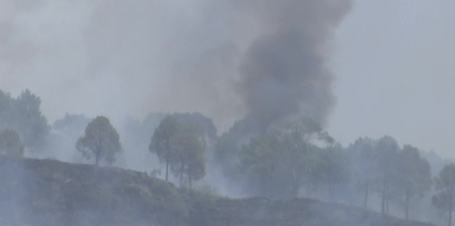 J&K: Massive forest fire broke out in Rajouri 
