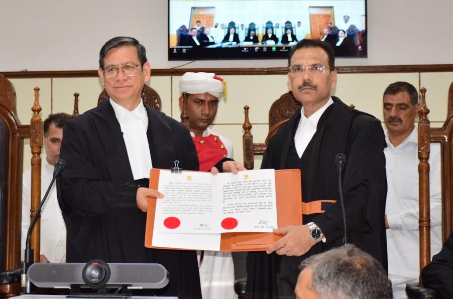 CJ administers oath to Justice Rajesh Sekhri as Addl Judge of HC