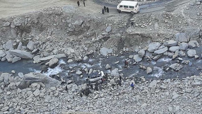 Policeman, returning from home, dies on Jammu-Srinagar highway accident