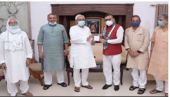 Former DGP Bihar Gupteshwar Pandey joins Nitish Kumar's JDU
