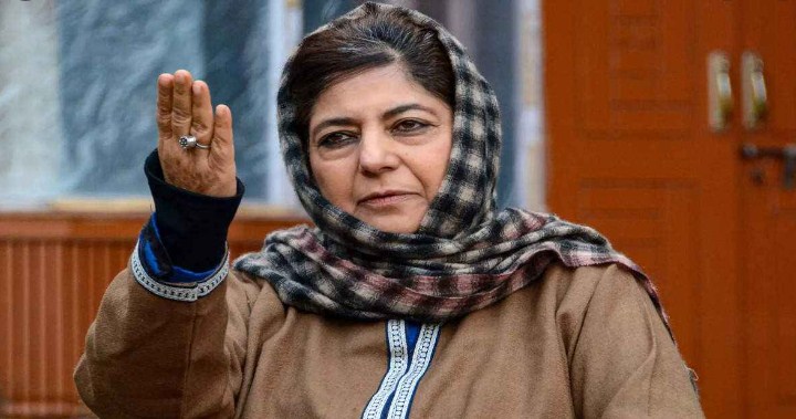 Agree with Mamata, Oppn parties need to unite to protect democracy: Mehbooba