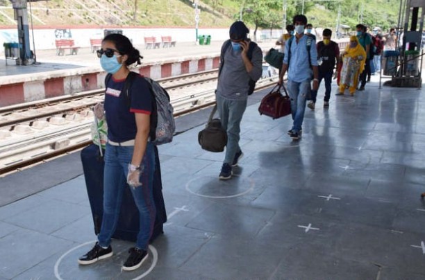 First special train with 1,000 returnees reaches JK''s Udhampur