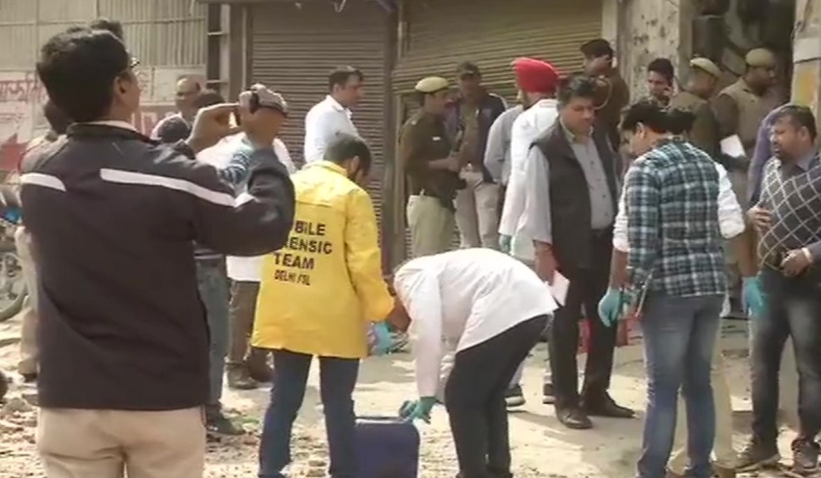 FSL team arrives at suspended AAP leader Tahir Hussain's residence to collect evidence