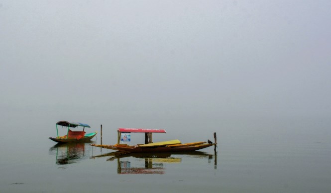 Cold wave tightens grip on Kashmir as lakes, water pipes freeze