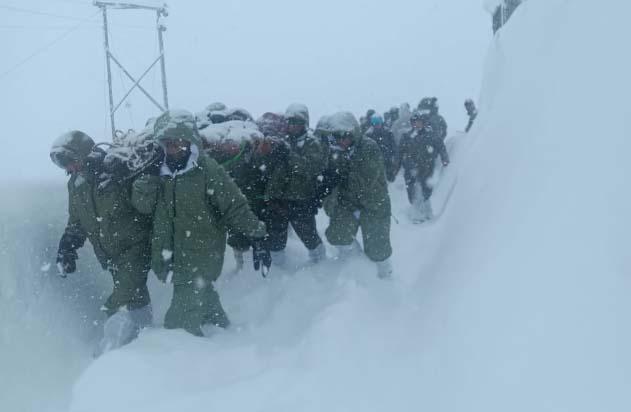 25 workers trapped after massive avalanche near Badrinath, 10 rescued