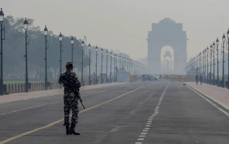 Delhi air quality continues to remain in 'very poor' category, AQI stands at 311