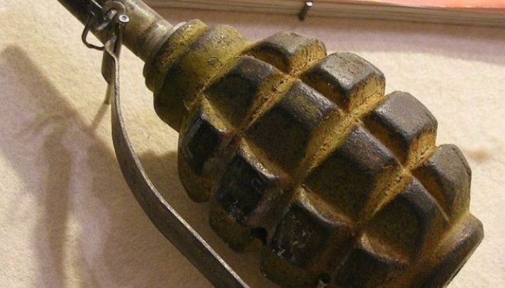 Militants hurl grenade on security forces in Srinagar   