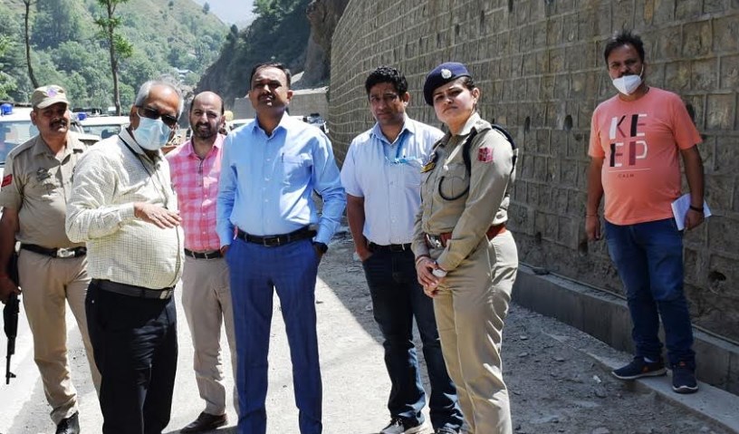 Div Com Jammu takes firsthand appraisal of NH-44 works, preparations for Holy Amarnath Ji Yatra at Ramban