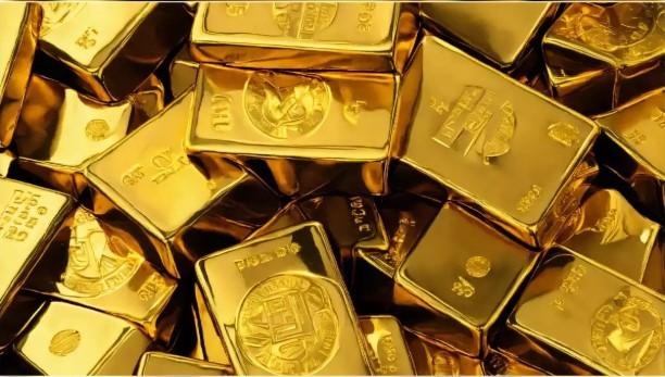 Gold declines Rs 450 to Rs 79,550 per 10 grams; silver plunges Rs 600