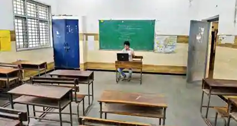 Govt makes online classes voluntary for teachers, students
