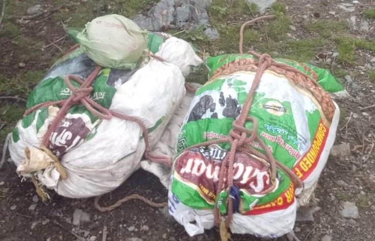 Forest officials seize Bhoot Keshi Herb on J&K- Himachal Border in Bhalesh area  