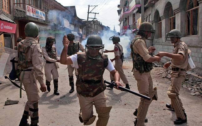 Two Policemen Injured as Militants lob grenade on Police Station in Sopore