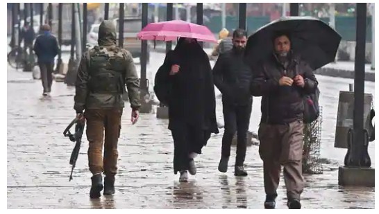 Rains, light snowfall continue in Kashmir, improvement likely from March 16