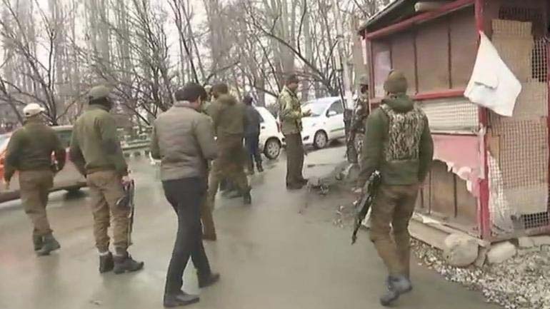 Grenade attack in Srinagar, atleast 5 injured