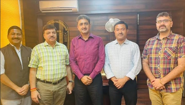 Delegates of Jammu Chamber of Commerce and Industry, PHD chamber of Commerce called on MD JKTPO