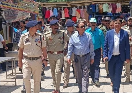 Advisor Bhatnagar visits Nunwan Base camp, reviews arrangements for ongoing holy Shri Amarnathji Yatra