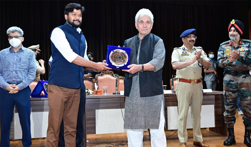 Lt Governor felicitates officers of Civil Administration, JKP, Army, CAPFs, NDRF, SDRF & SASB deployed for Amarnath Ji Yatra-2022