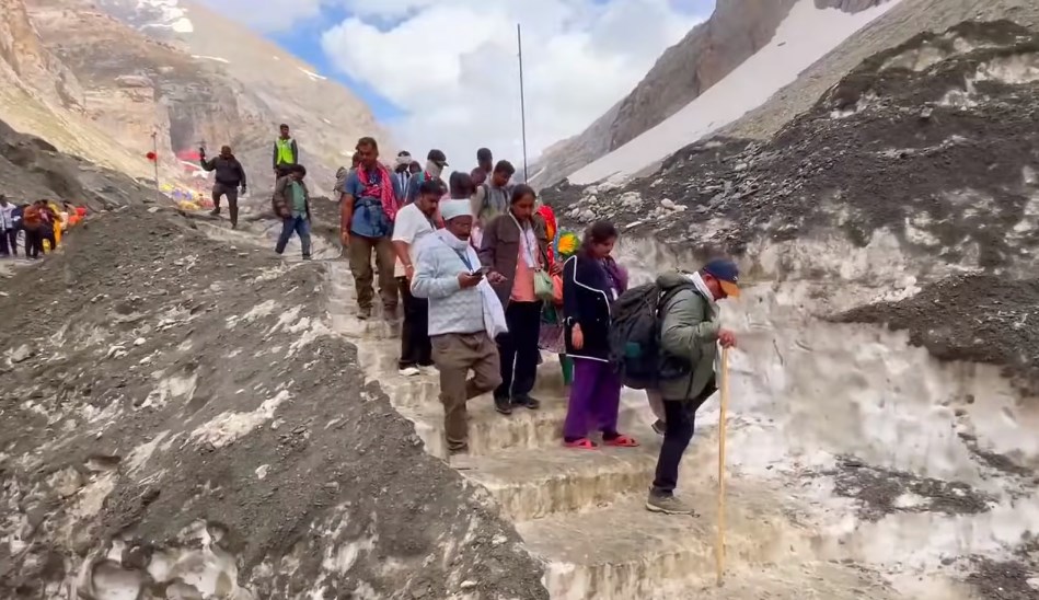 Over 4,800 pilgrims leave Jammu base camp to join Amarnath Yatra