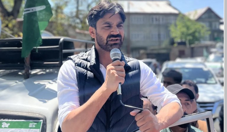 PDP's Srinagar candidate Waheed Para booked for poll code violation