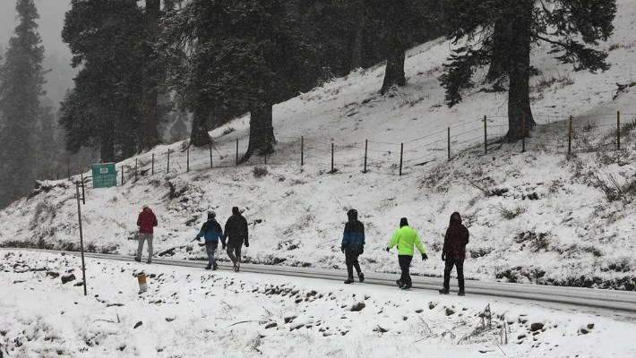 J-K Light snowfall in Gurez sector breaks dry spell in Valley