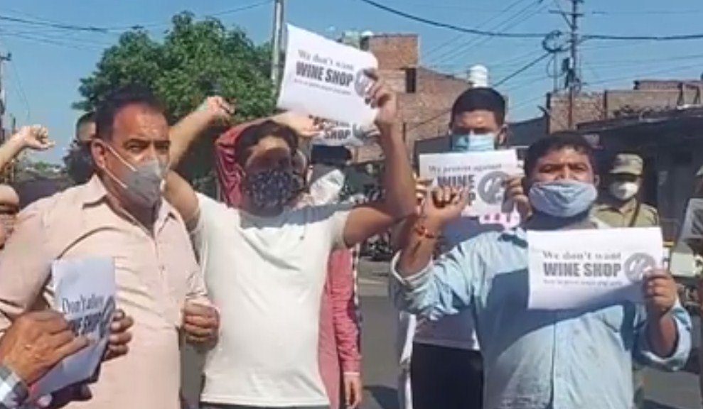 Protest in Jammu parts against opening of new liquor shops