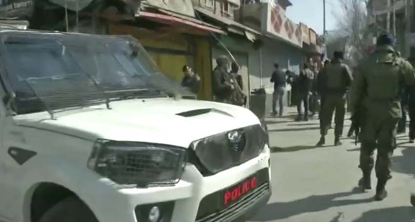 Militants attack forces in Srinagar, two cops seriously wounded