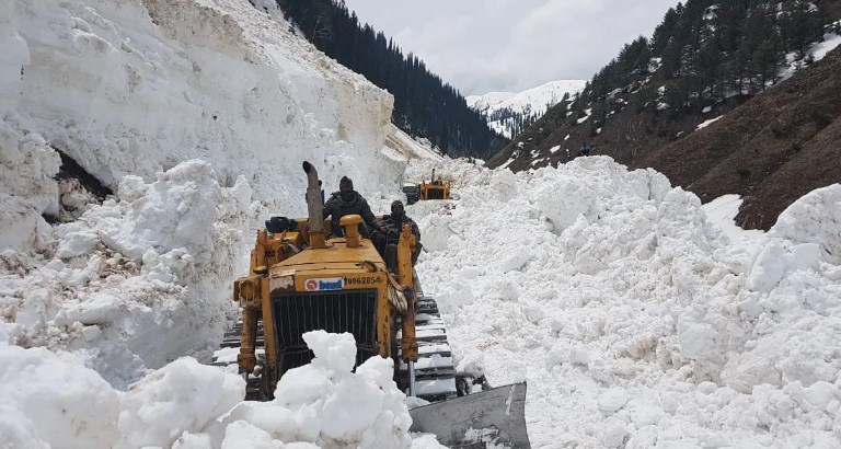Oppn on war-footing to restore traffic to border town of Gurez, road to reopen on Apr 15